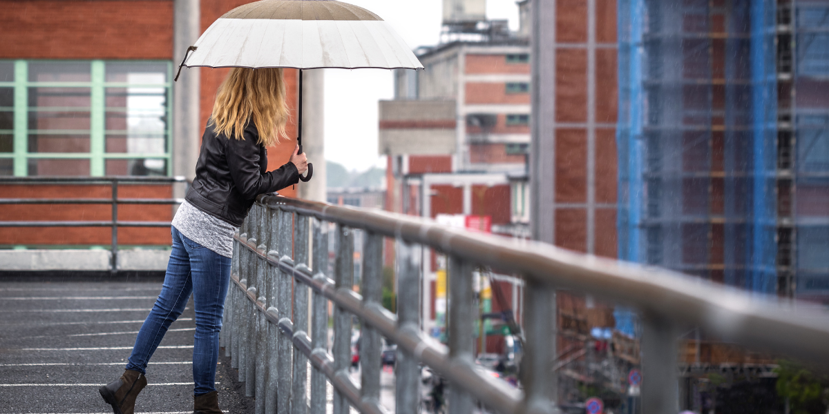 Adelántate a las lluvias con un correcto mantenimiento de la terraza de tu edificio o nave industrial